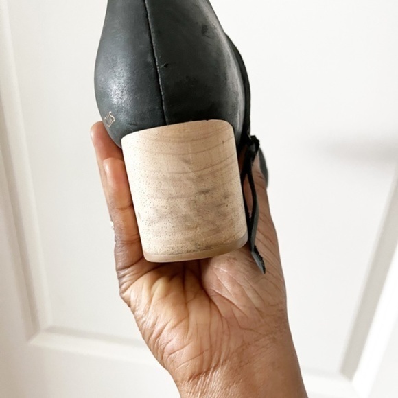 Toms boots distressed so soft - Picture 2 of 8